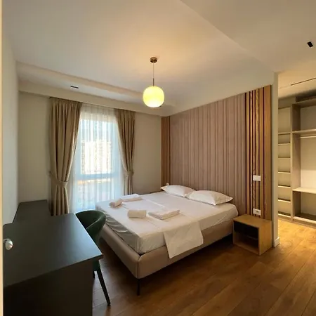 Blanc 7 * Tirana